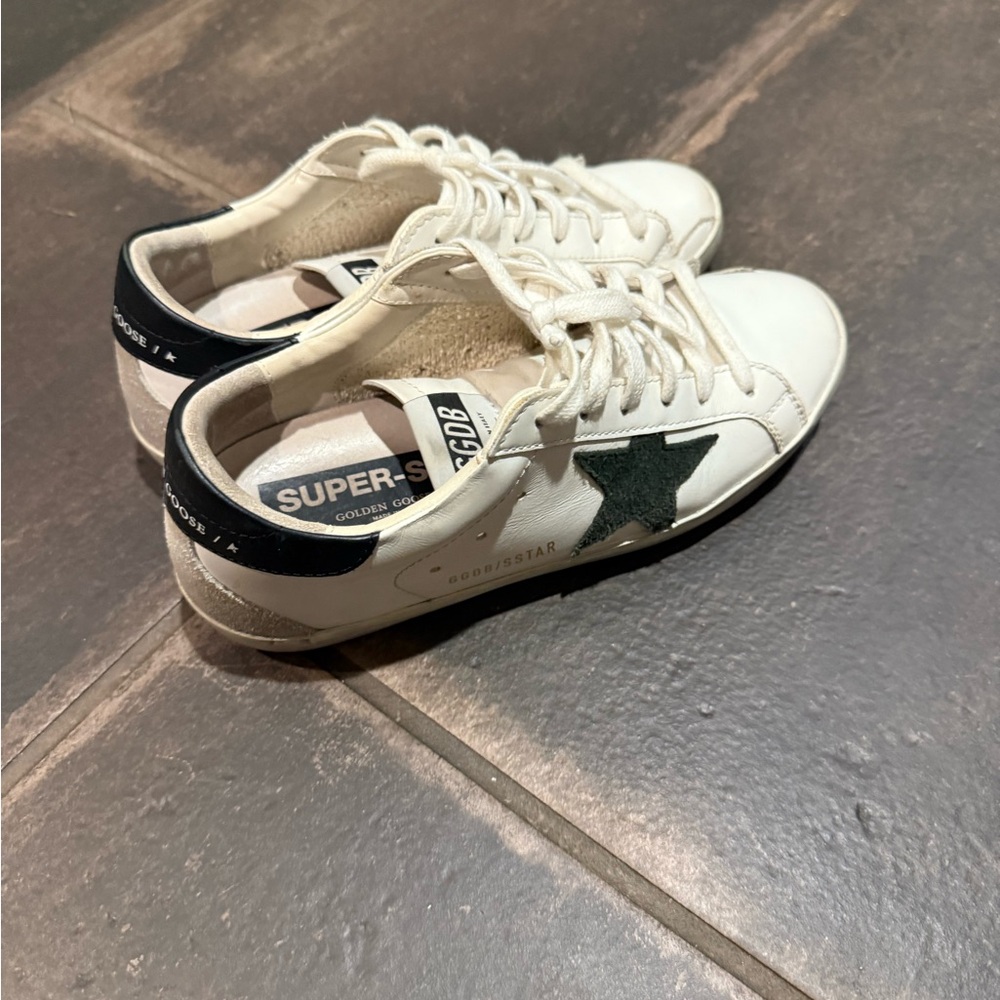 Golden Goose superstar size 37